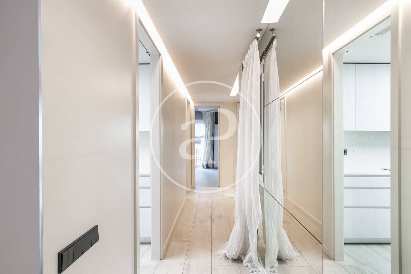 4 quarto Apartamento para arrendar em Barcelona cidade - 3 600 € (Ref: 9525611)