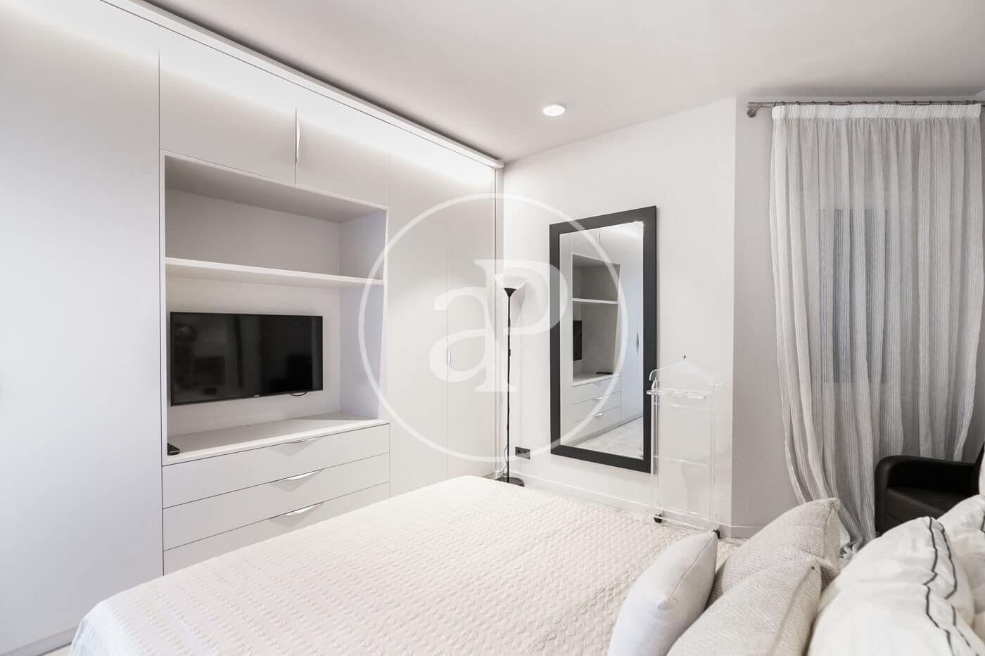 4 quarto Apartamento para arrendar em Barcelona cidade - 3 600 € (Ref: 9525611)