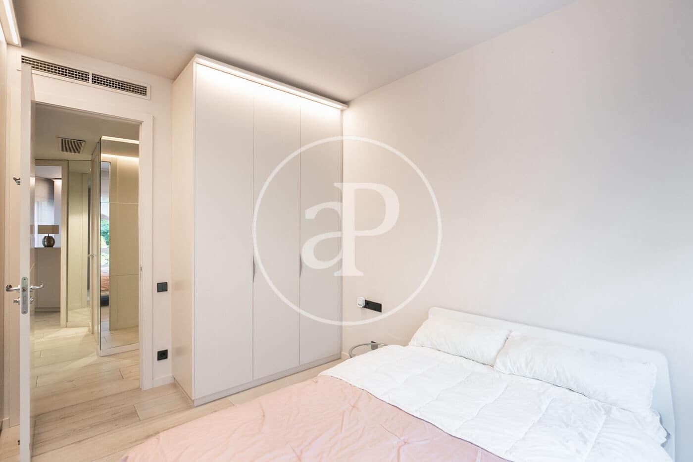 4 quarto Apartamento para arrendar em Barcelona cidade - 3 600 € (Ref: 9525611)