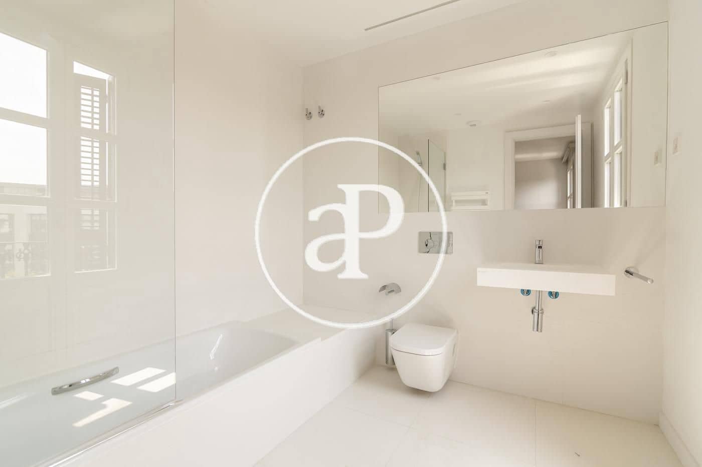 2 soverom Leilighet til leie i Barcelona by - € 3 050 (Ref: 9532700)