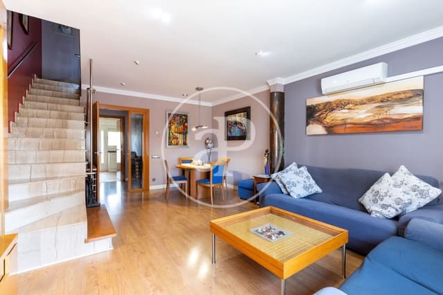 Chalet de 4 habitaciones en Sabadell en alquiler - 1.673 € (Ref: 9535919)