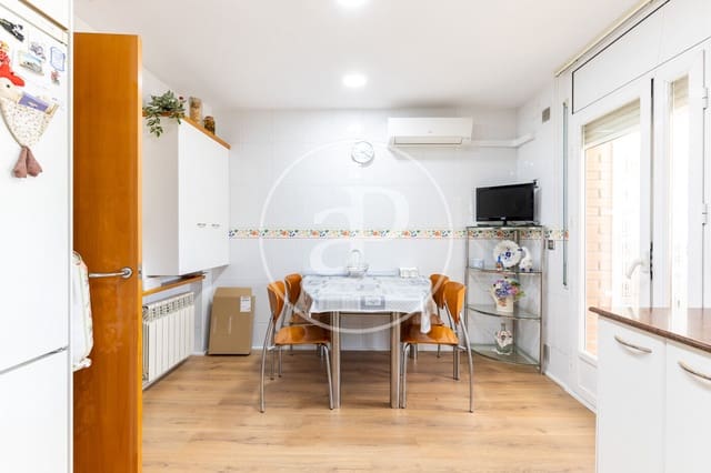 Chalet de 4 habitaciones en Sabadell en alquiler - 1.673 € (Ref: 9535919)