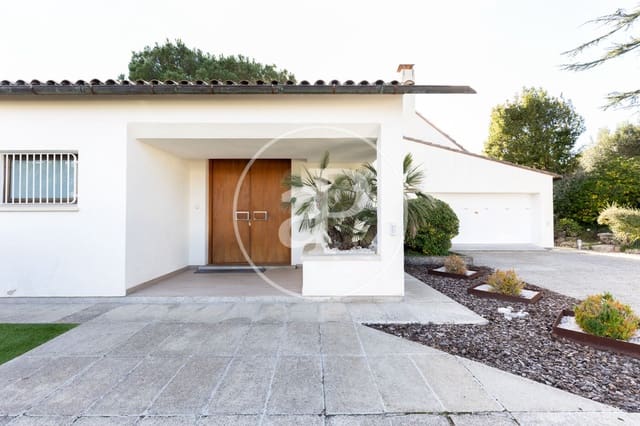 4 bedroom Apartment for rent in Matadepera - € 4,500 (Ref: 9535921)