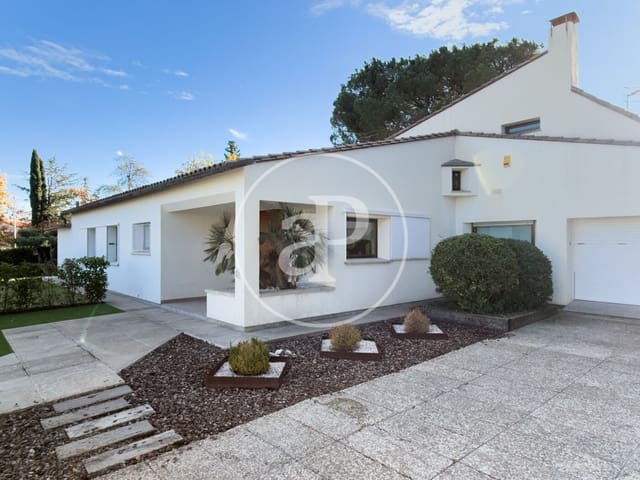 4 bedroom Apartment for rent in Matadepera - € 4,500 (Ref: 9535921)