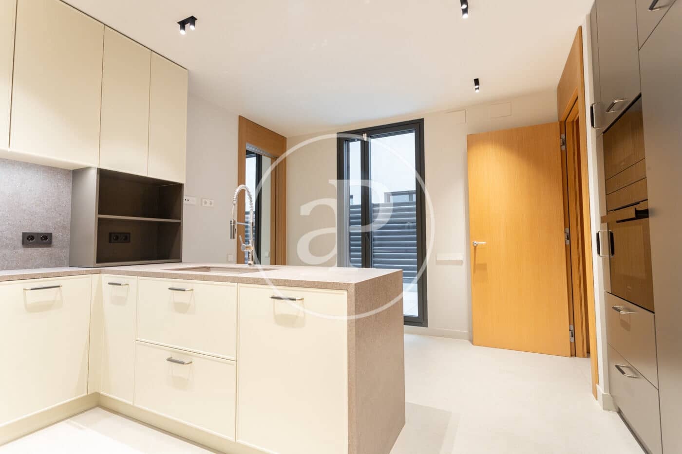 4 Zimmer Apartment zu vermieten in Barcelona Stadt mit Pool - 5.500 € (Ref: 9541085)