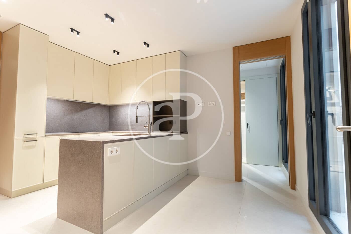 4 Zimmer Apartment zu vermieten in Barcelona Stadt mit Pool - 5.500 € (Ref: 9541085)