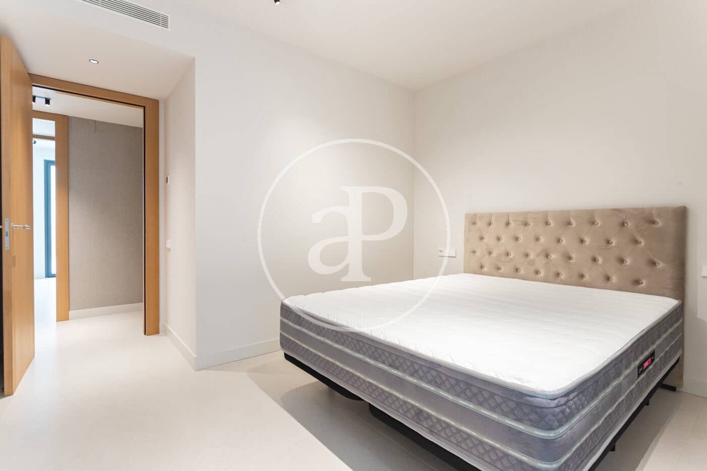 4 Zimmer Apartment zu vermieten in Barcelona Stadt mit Pool - 5.500 € (Ref: 9541085)