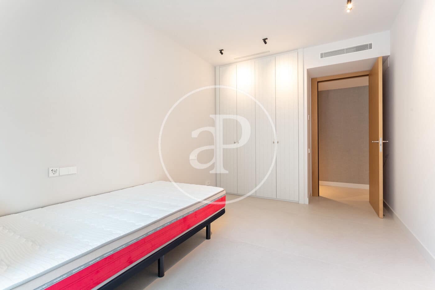 4 Zimmer Apartment zu vermieten in Barcelona Stadt mit Pool - 5.500 € (Ref: 9541085)
