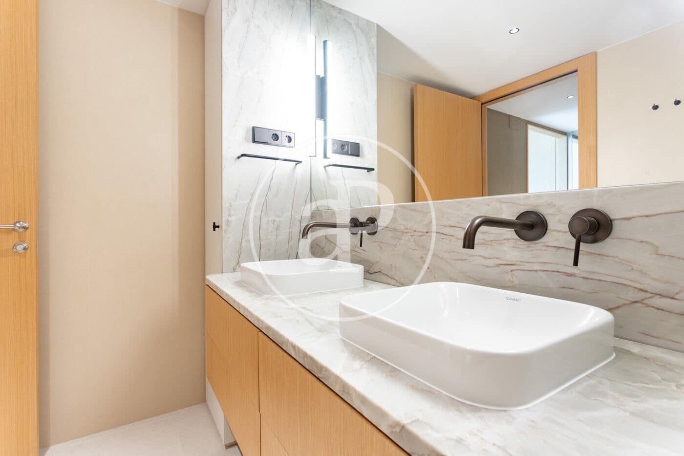 4 Zimmer Apartment zu vermieten in Barcelona Stadt mit Pool - 5.500 € (Ref: 9541085)