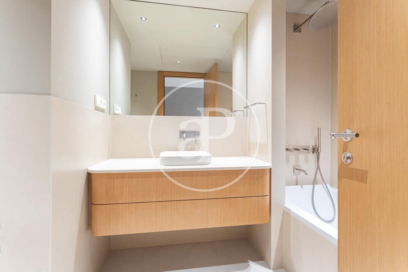 4 Zimmer Apartment zu vermieten in Barcelona Stadt mit Pool - 5.500 € (Ref: 9541085)