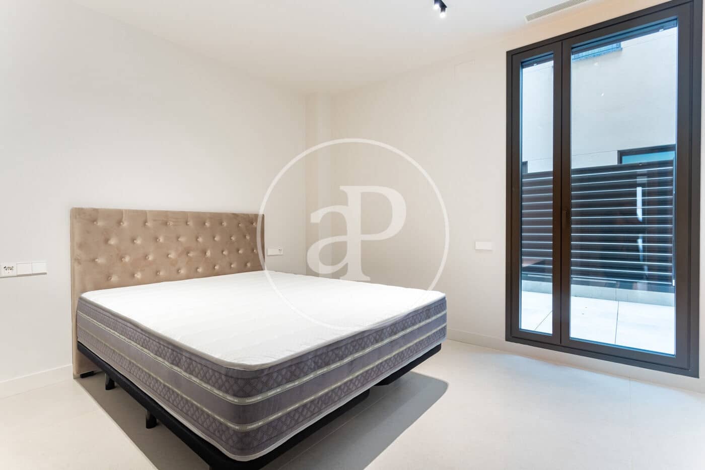 4 Zimmer Apartment zu vermieten in Barcelona Stadt mit Pool - 5.500 € (Ref: 9541085)