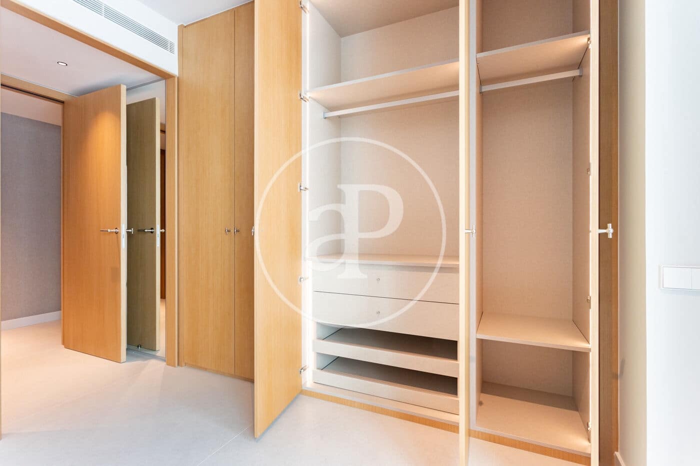 4 Zimmer Apartment zu vermieten in Barcelona Stadt mit Pool - 5.500 € (Ref: 9541085)