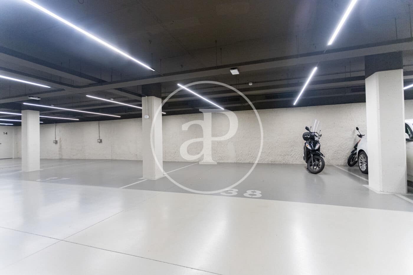 4 Zimmer Apartment zu vermieten in Barcelona Stadt mit Pool - 5.500 € (Ref: 9541085)