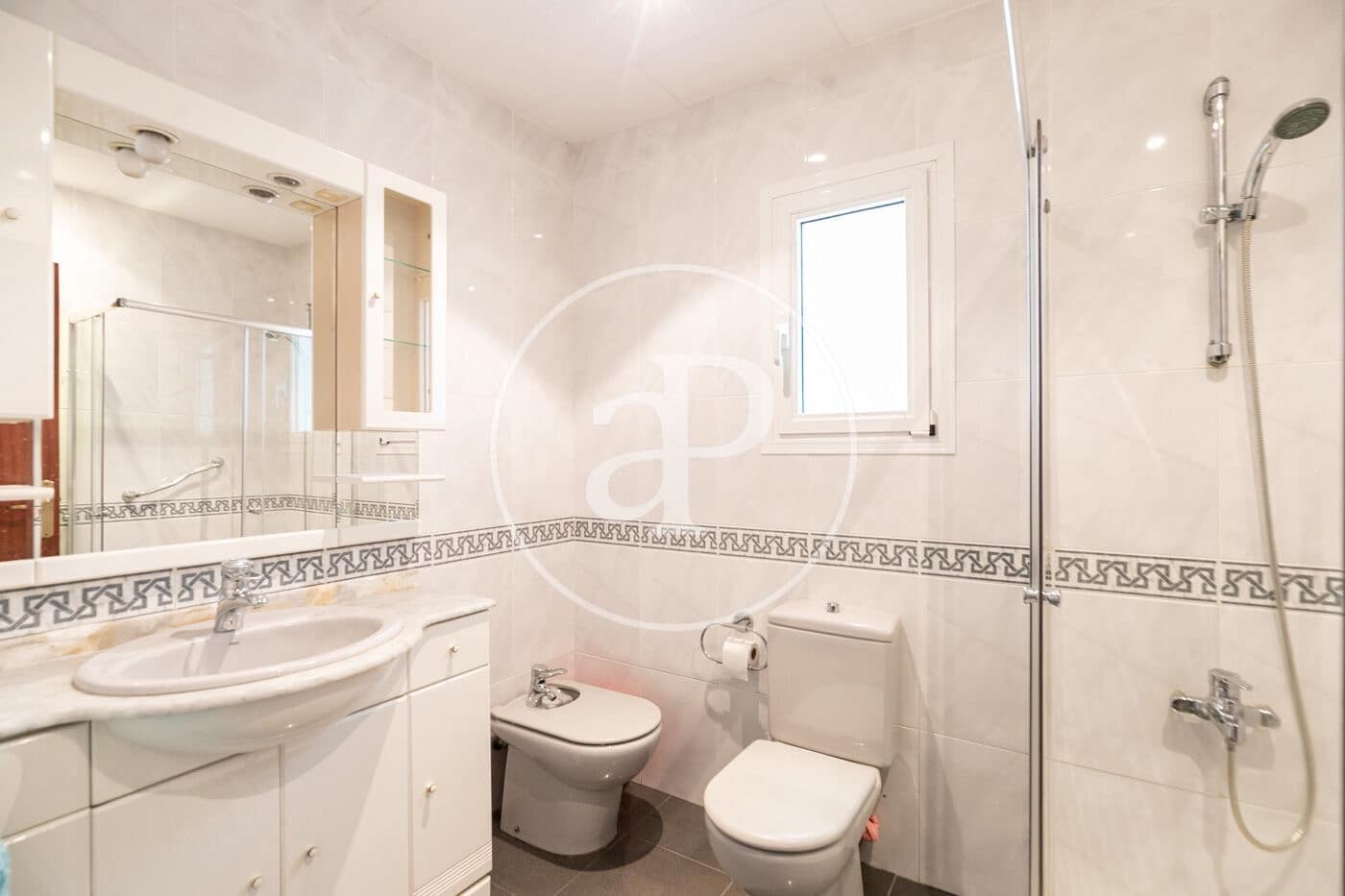 4 bedroom Penthouse for sale in L'Hospitalet de Llobregat - € 465,000 (Ref: 9541086)