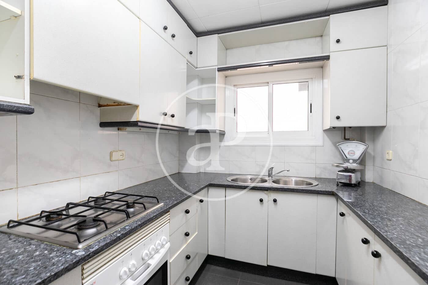 4 bedroom Penthouse for sale in L'Hospitalet de Llobregat - € 465,000 (Ref: 9541086)