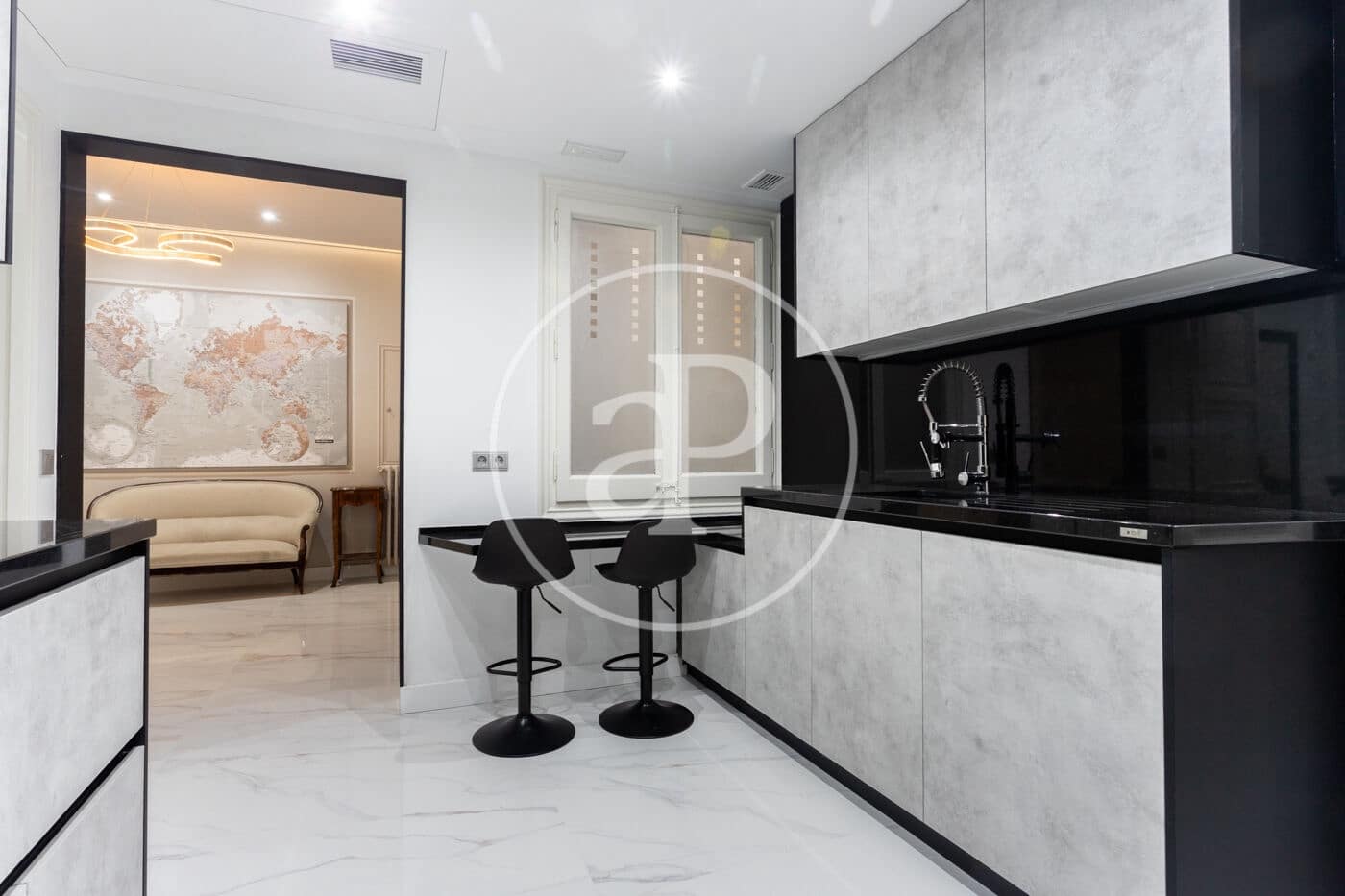 2 slaapkamer Appartement te huur in Barcelona stad - € 3.300 (Ref: 9541087)