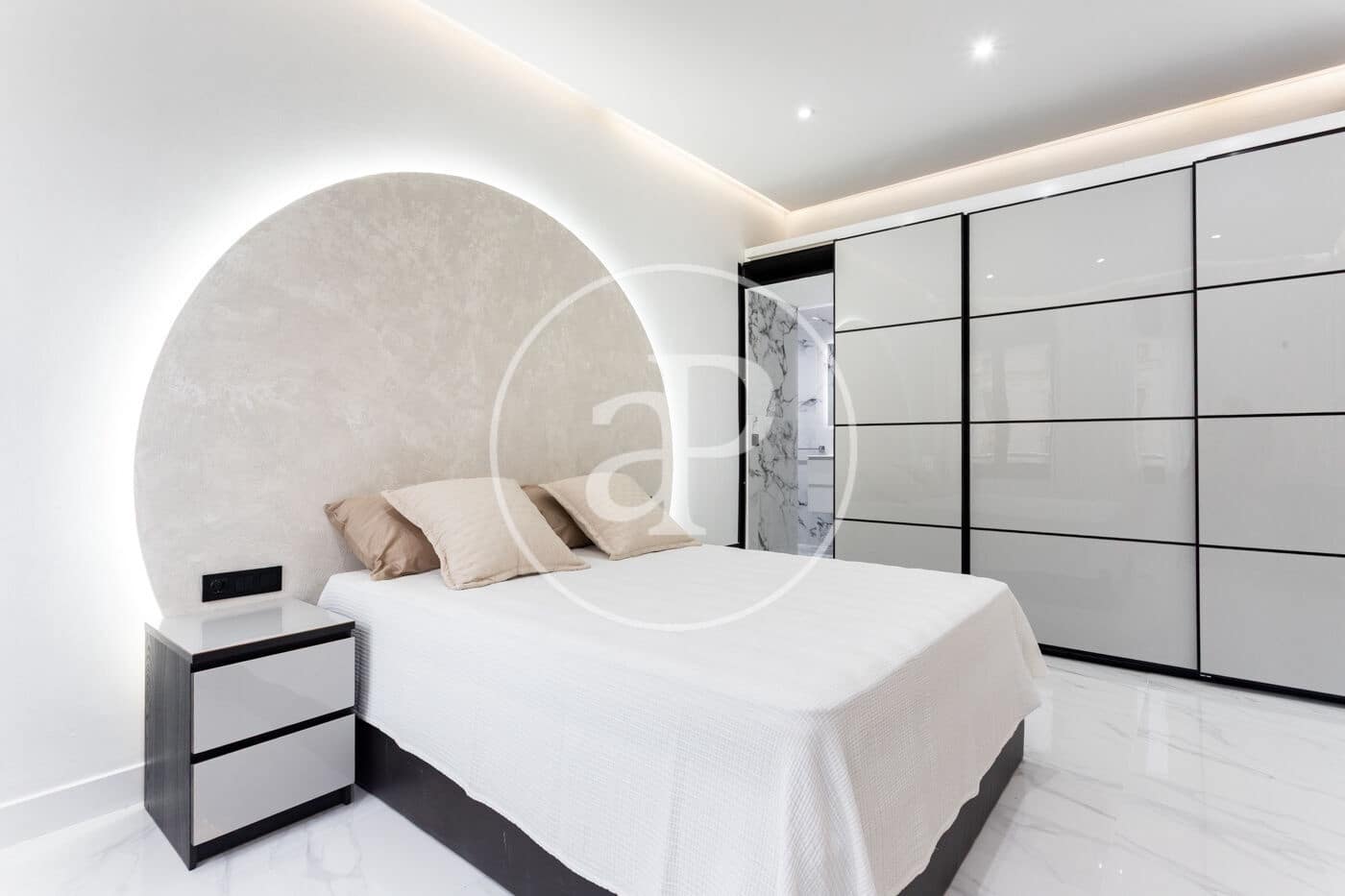 2 slaapkamer Appartement te huur in Barcelona stad - € 3.300 (Ref: 9541087)