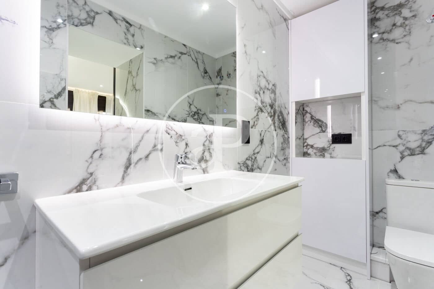 2 slaapkamer Appartement te huur in Barcelona stad - € 3.300 (Ref: 9541087)