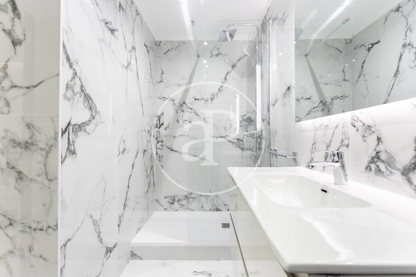 2 slaapkamer Appartement te huur in Barcelona stad - € 3.300 (Ref: 9541087)