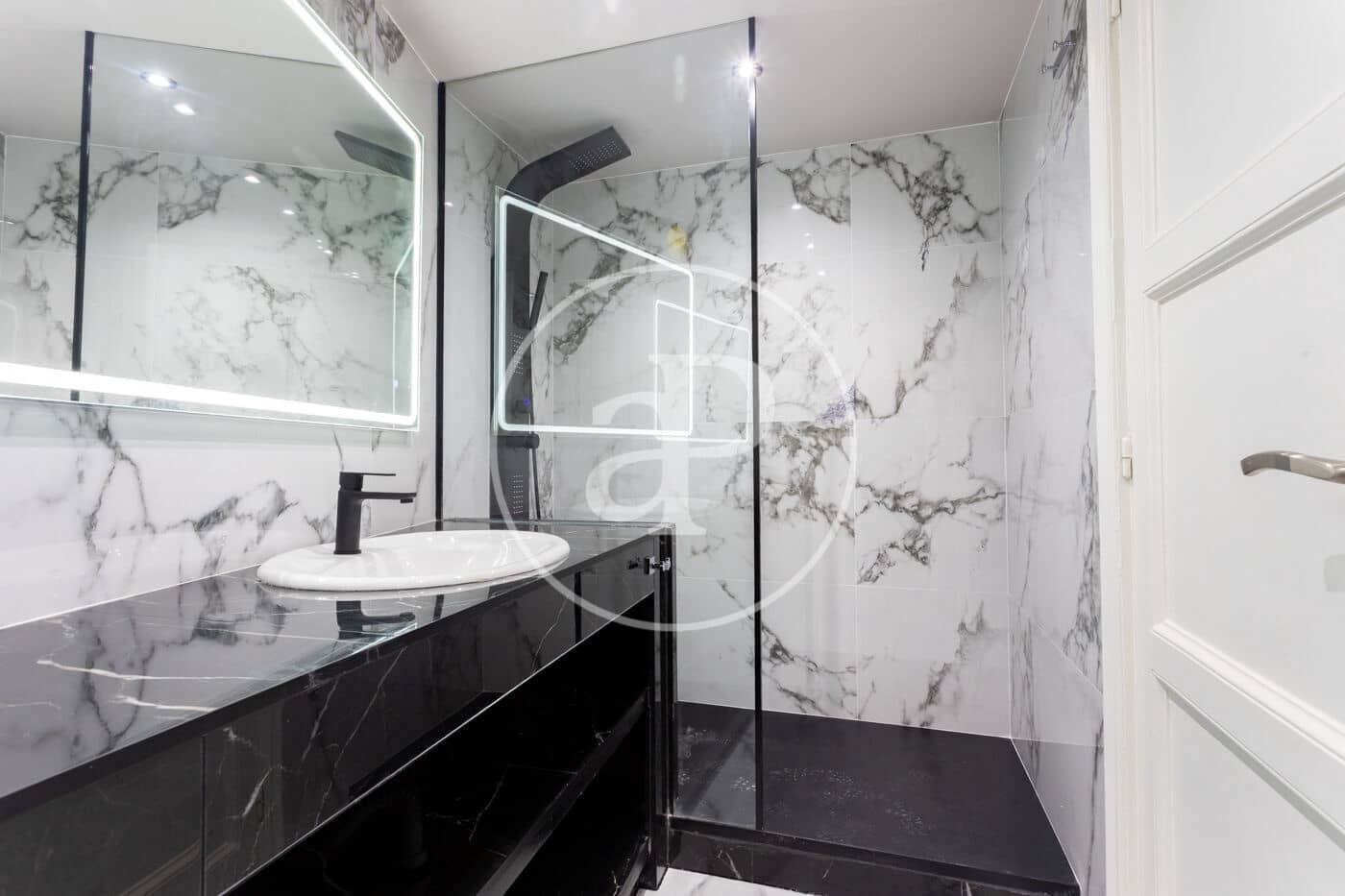 2 slaapkamer Appartement te huur in Barcelona stad - € 3.300 (Ref: 9541087)