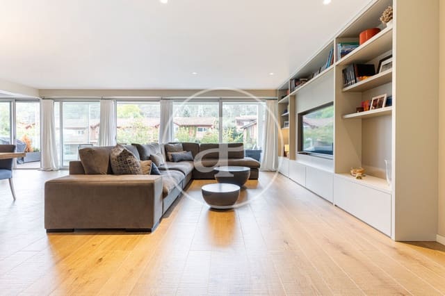 5 sypialnia Apartament na sprzedaż w Sant Cugat del Vallès z basenem - 1 590 000 € (Ref: 9548167)