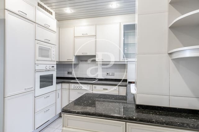 4 bedroom Apartment for rent in Sant Gervasi - Galvany, Barcelona city - € 2,151 (Ref: 9551466)