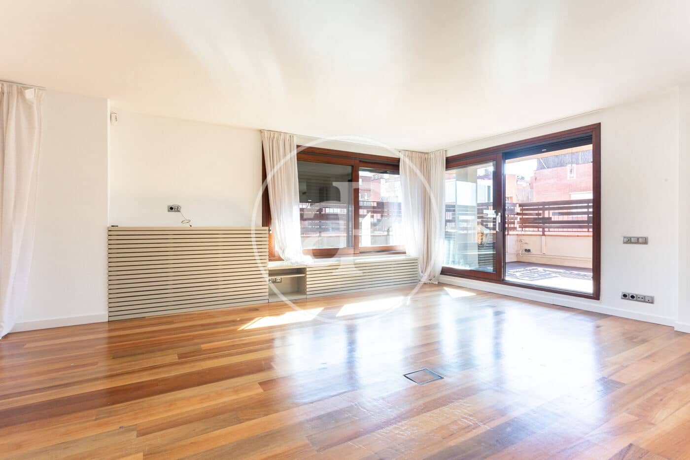 5 soveværelse Lejlighed til leje i Barcelona by - € 6.800 (Ref: 9561779)