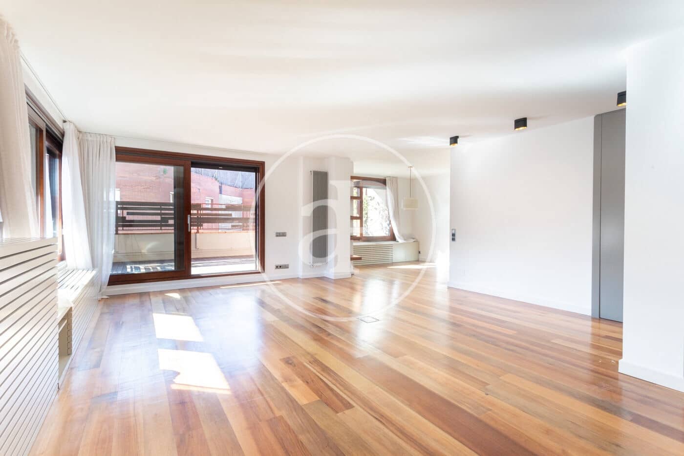 5 soveværelse Lejlighed til leje i Barcelona by - € 6.800 (Ref: 9561779)