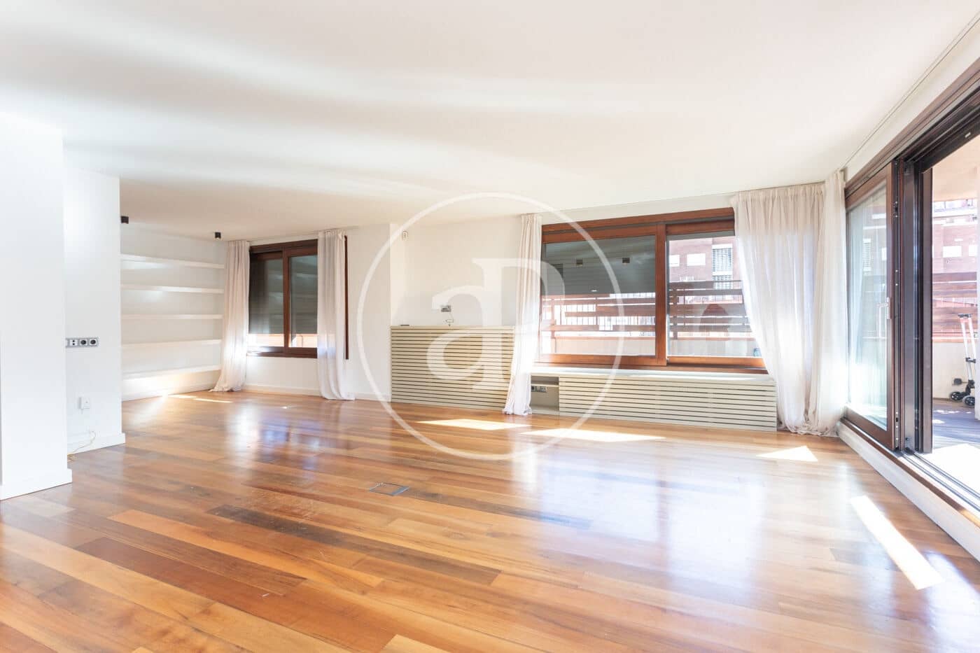 5 soveværelse Lejlighed til leje i Barcelona by - € 6.800 (Ref: 9561779)