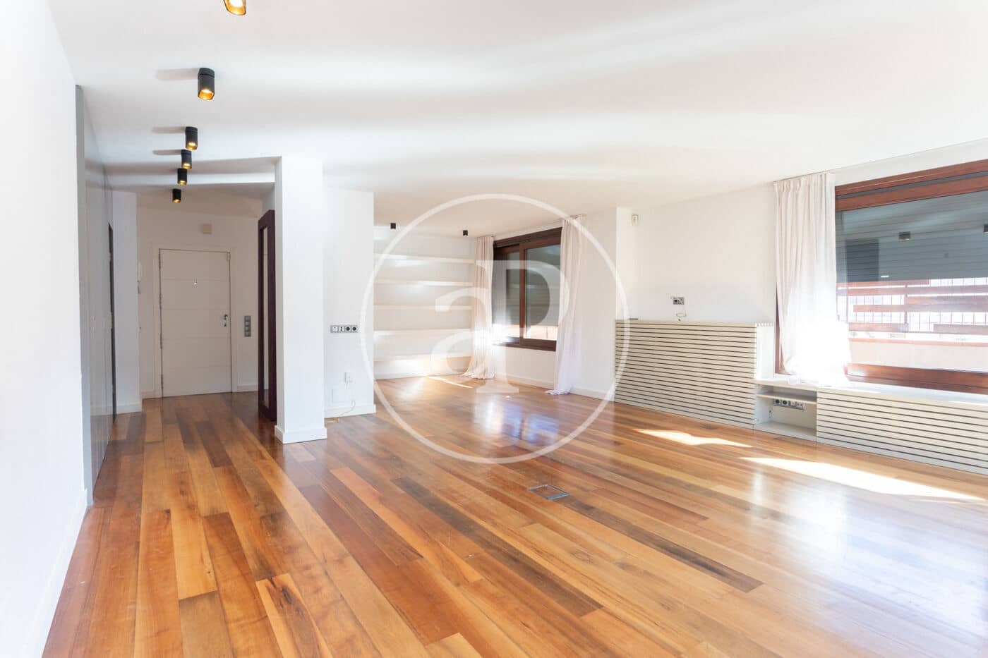 5 soveværelse Lejlighed til leje i Barcelona by - € 6.800 (Ref: 9561779)