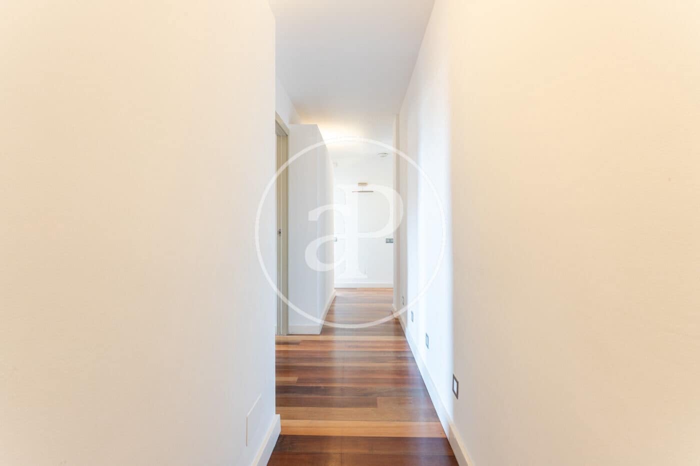 5 soveværelse Lejlighed til leje i Barcelona by - € 6.800 (Ref: 9561779)