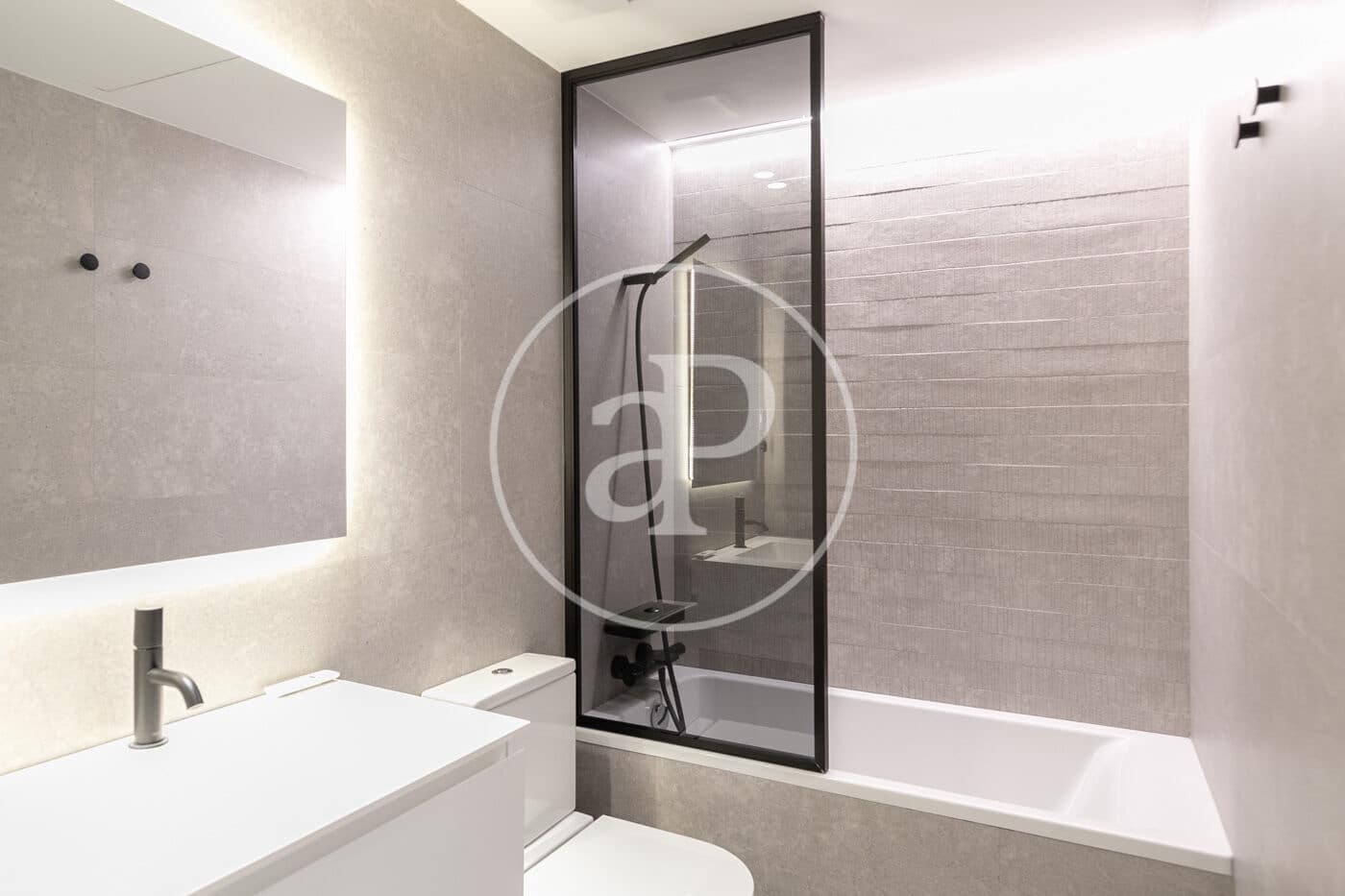 3 bedroom Apartment for rent in Barcelona city with pool - € 3,600 (Ref: 9571154)