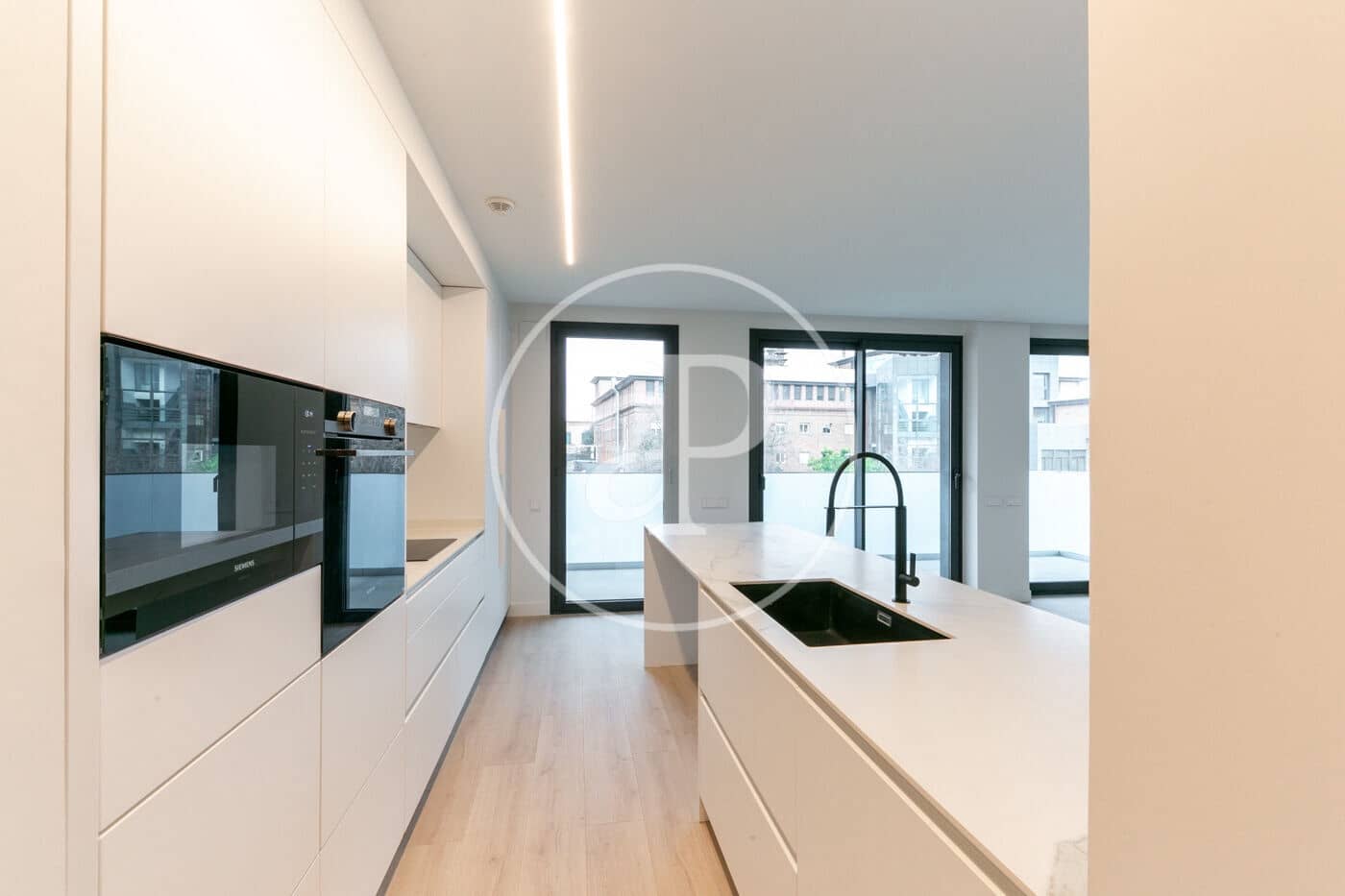 3 bedroom Apartment for rent in Barcelona city with pool - € 3,600 (Ref: 9571154)