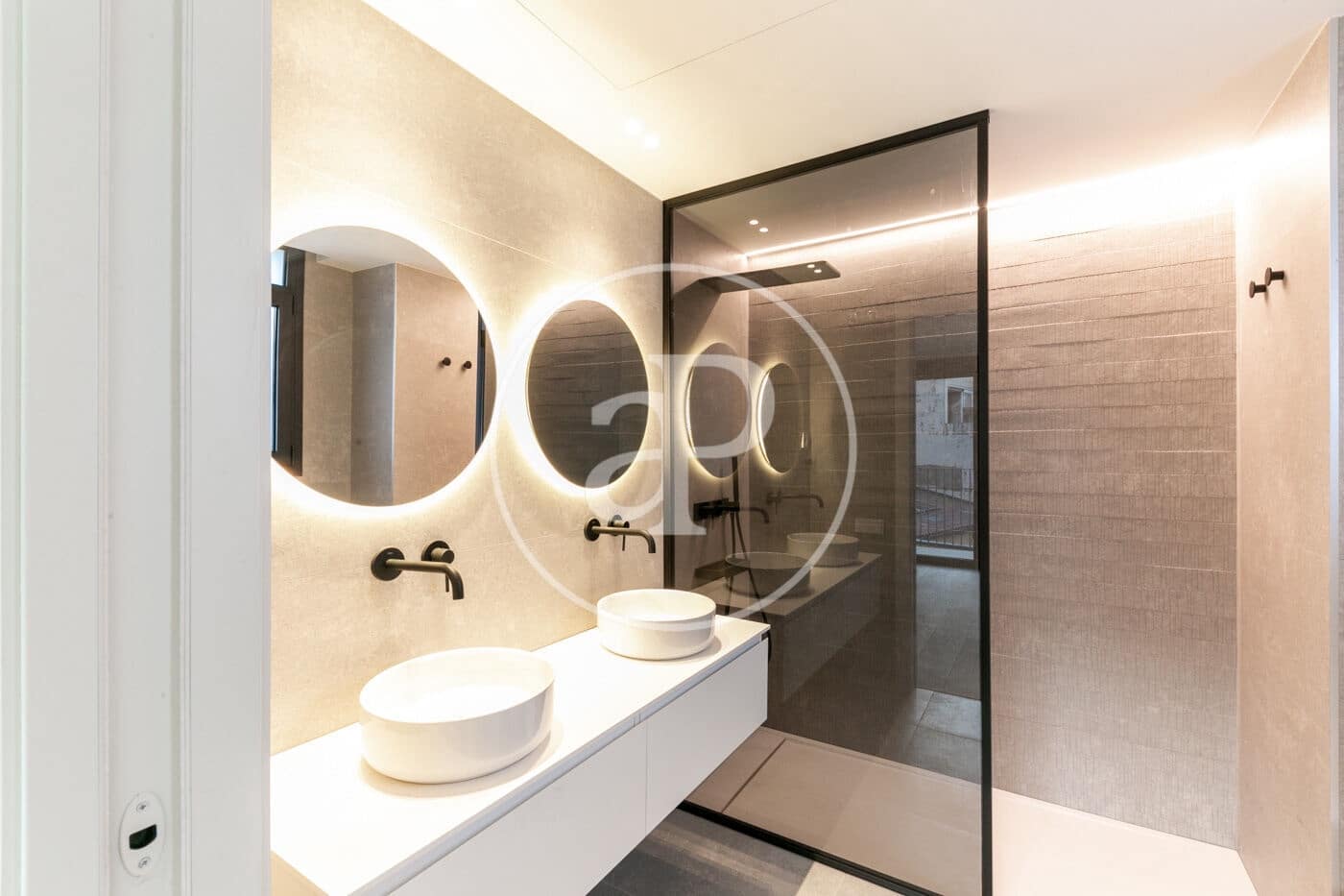 3 bedroom Apartment for rent in Barcelona city with pool - € 3,600 (Ref: 9571154)