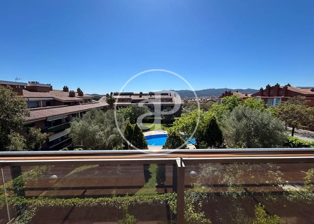 Apartamento de 4 habitaciones en Sant Cugat del Vallès en venta con piscina - 650.000 € (Ref: 9571155)
