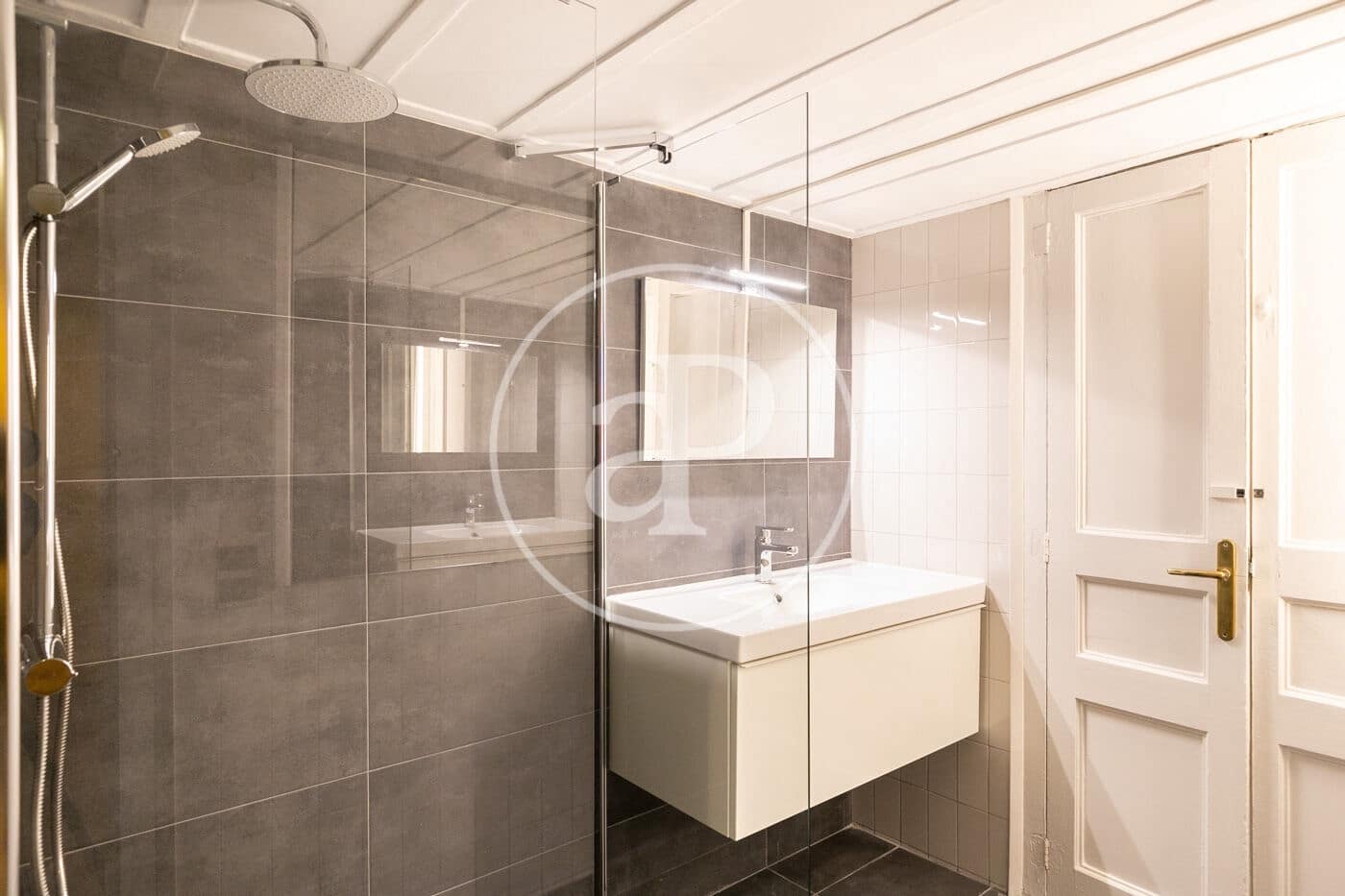 5 soveværelse Lejlighed til leje i Barcelona by - € 3.850 (Ref: 9571156)