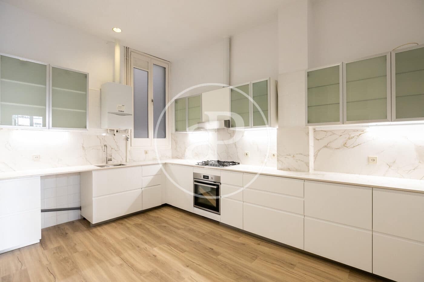 5 soveværelse Lejlighed til leje i Barcelona by - € 3.850 (Ref: 9571156)