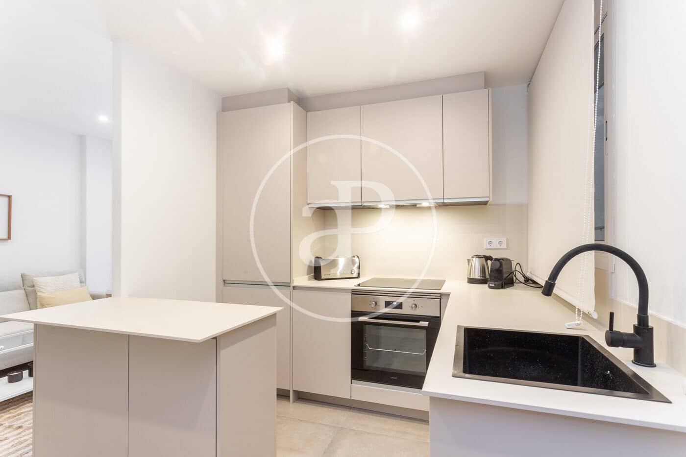 3 slaapkamer Appartement te huur in Barcelona stad - € 3.000 (Ref: 9571157)