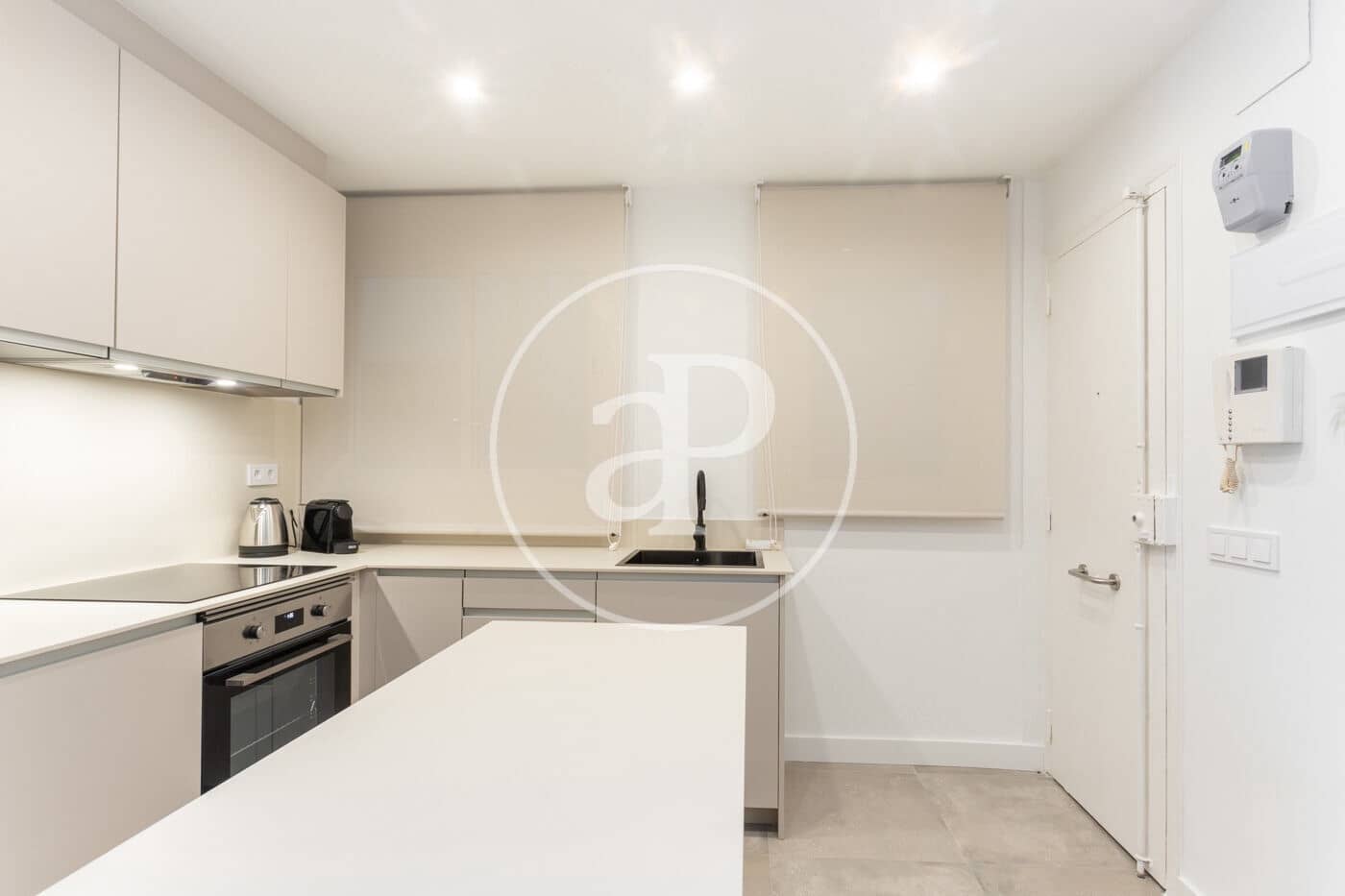 3 slaapkamer Appartement te huur in Barcelona stad - € 3.000 (Ref: 9571157)