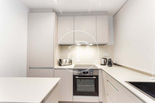 3 slaapkamer Appartement te huur in La Sagrada Família, Barcelona stad - € 3.000 (Ref: 9571157)