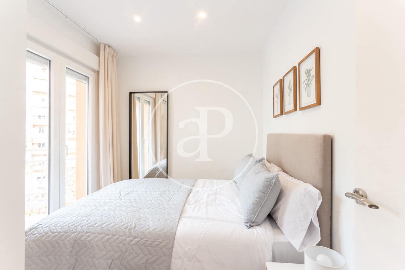 3 slaapkamer Appartement te huur in Barcelona stad - € 3.000 (Ref: 9571157)