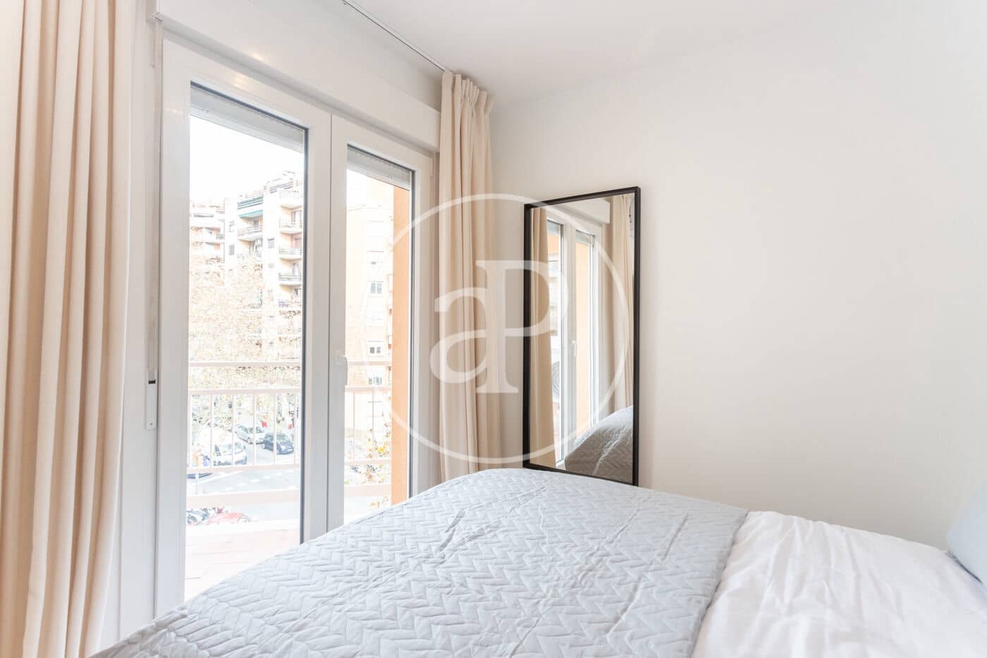 3 slaapkamer Appartement te huur in Barcelona stad - € 3.000 (Ref: 9571157)