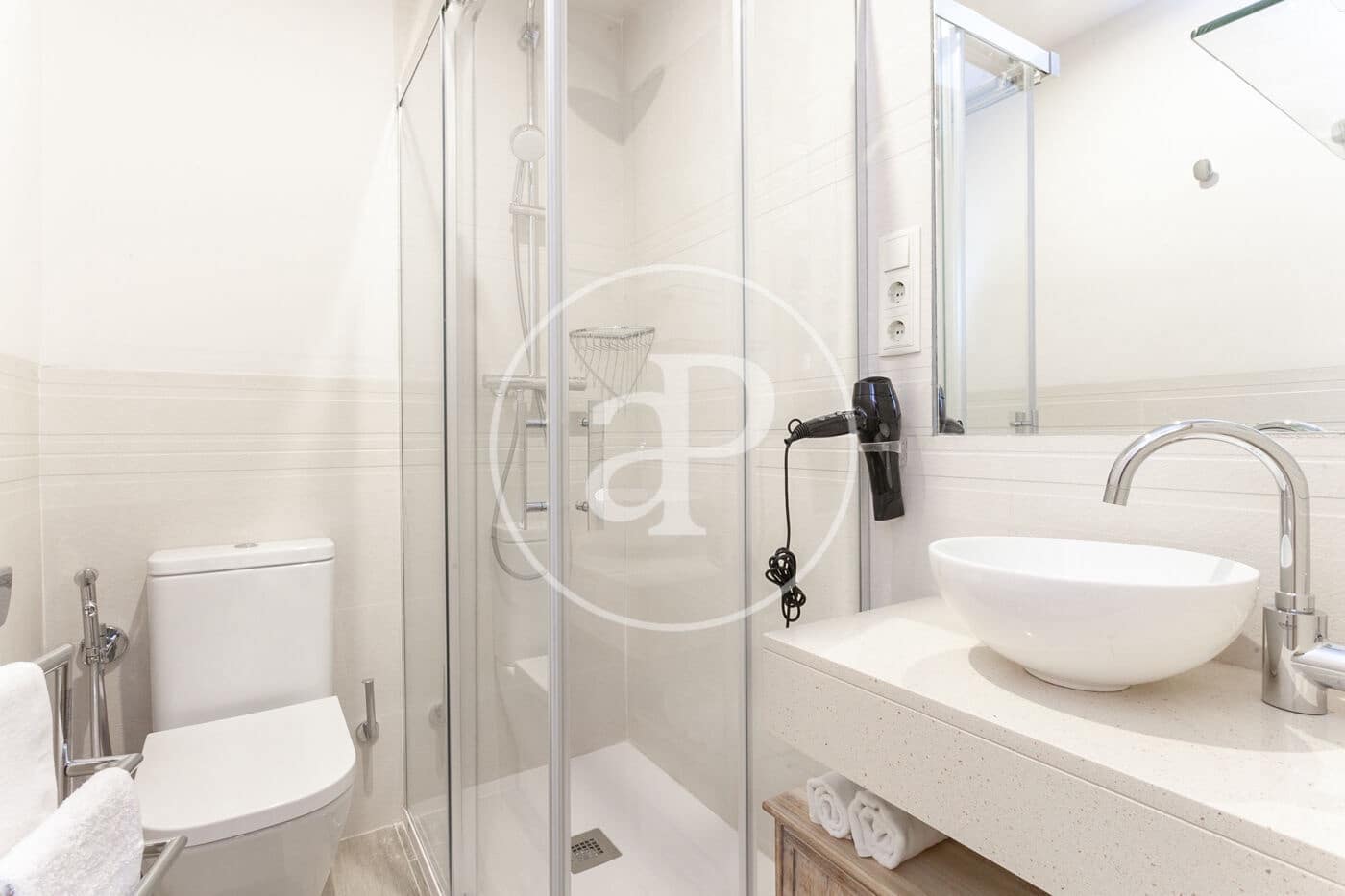 2 quarto Apartamento para arrendar em Barcelona cidade - 2 000 € (Ref: 9582931)