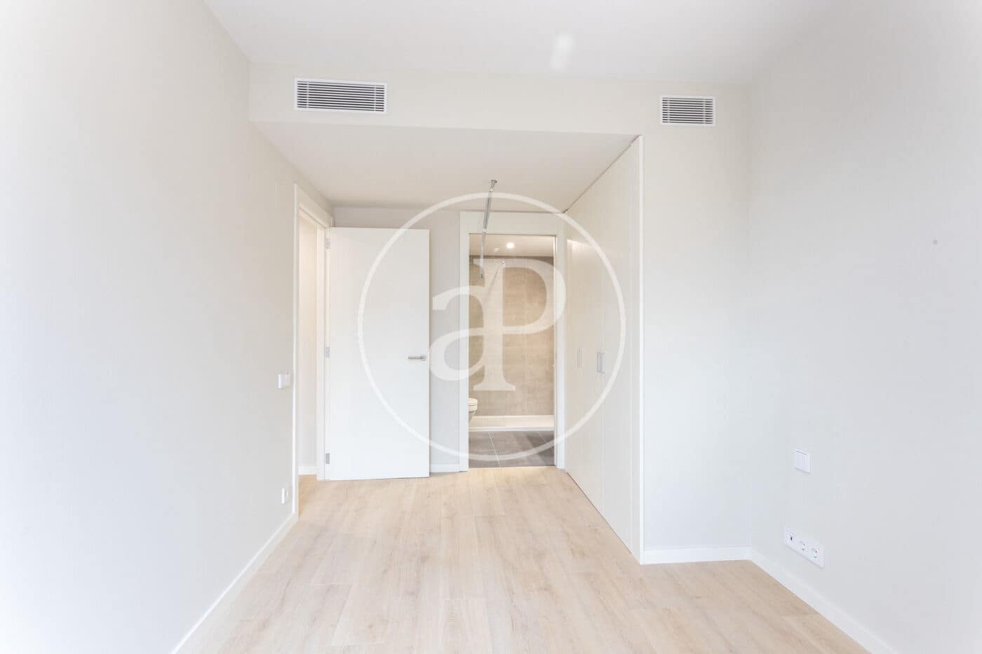 2 bedroom Apartment for rent in Sant Cugat del Valles with pool - € 2,000 (Ref: 9586488)