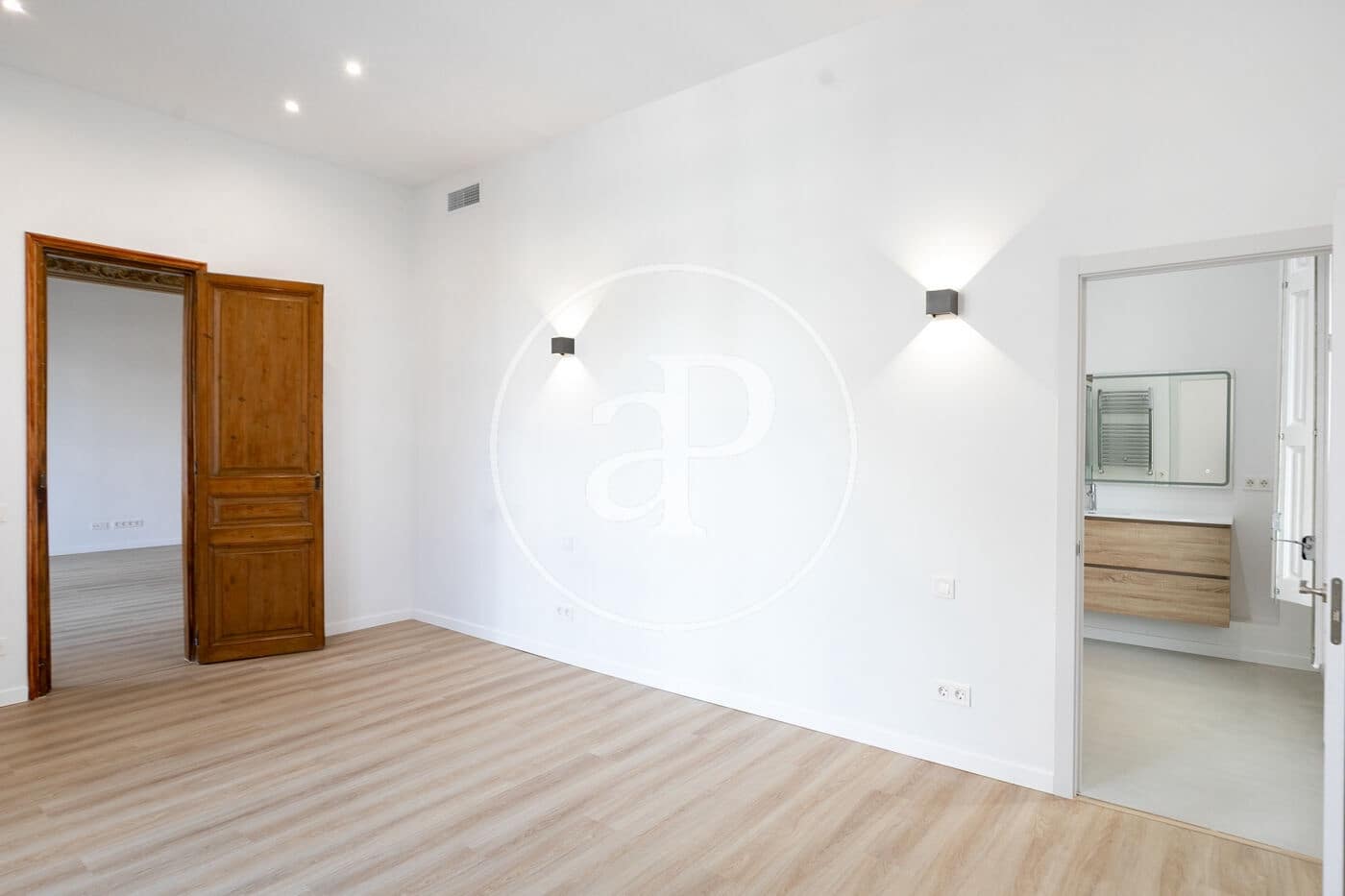 Apartamento de 6 habitaciones en Barcelona ciudad en alquiler - 4.500 € (Ref: 9591255)