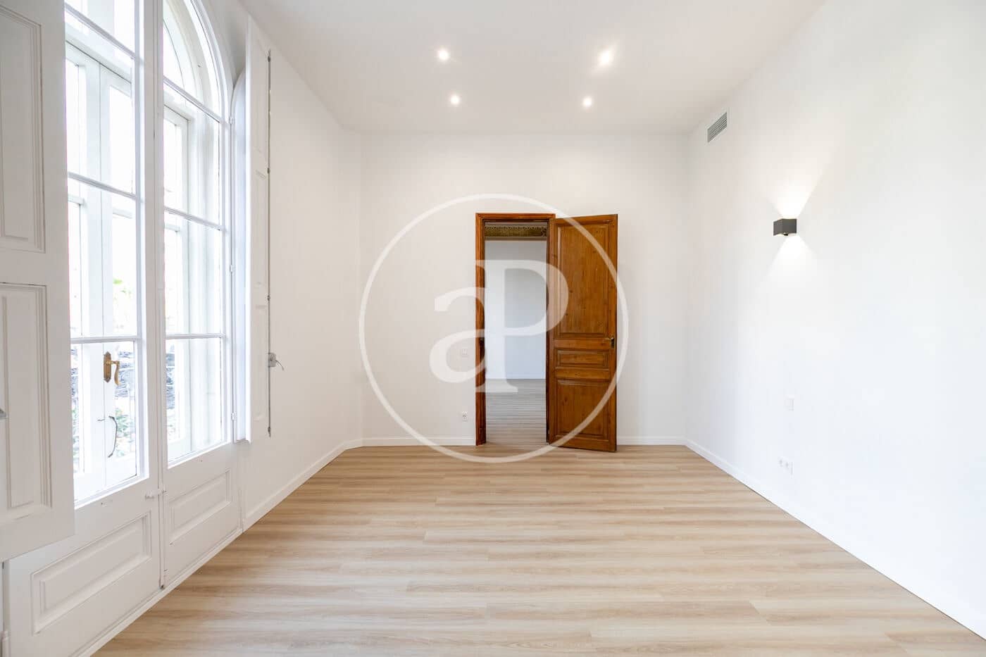 Apartamento de 6 habitaciones en Barcelona ciudad en alquiler - 4.500 € (Ref: 9591255)