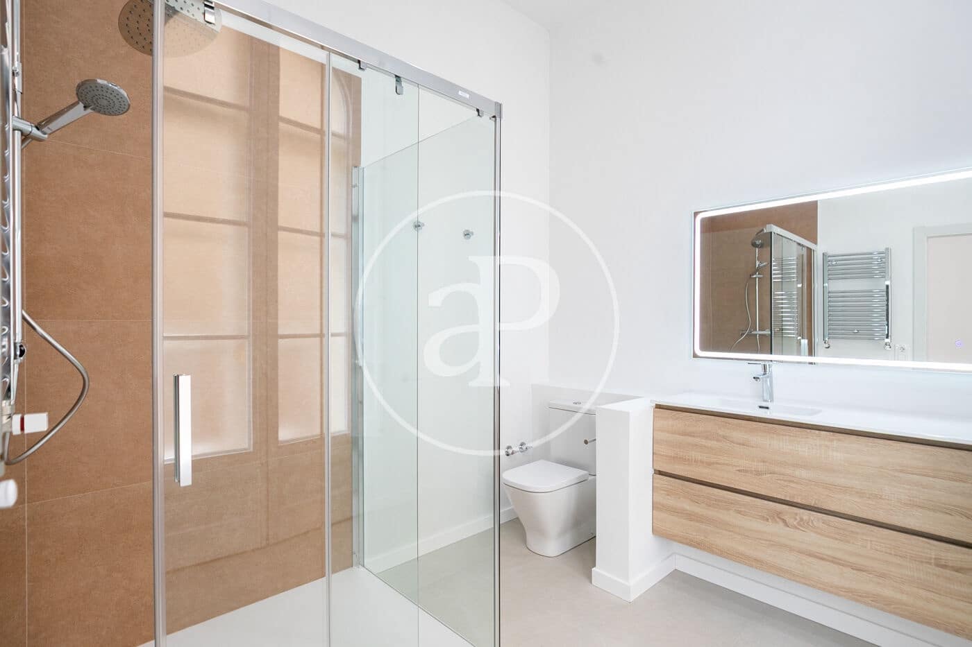 Apartamento de 6 habitaciones en Barcelona ciudad en alquiler - 4.500 € (Ref: 9591255)