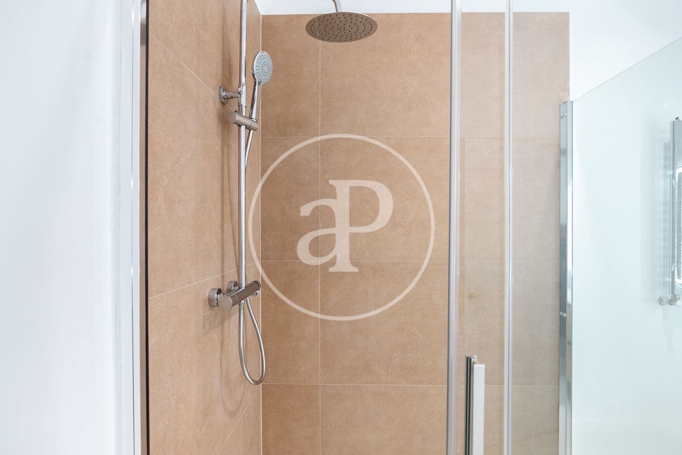 Apartamento de 6 habitaciones en Barcelona ciudad en alquiler - 4.500 € (Ref: 9591255)