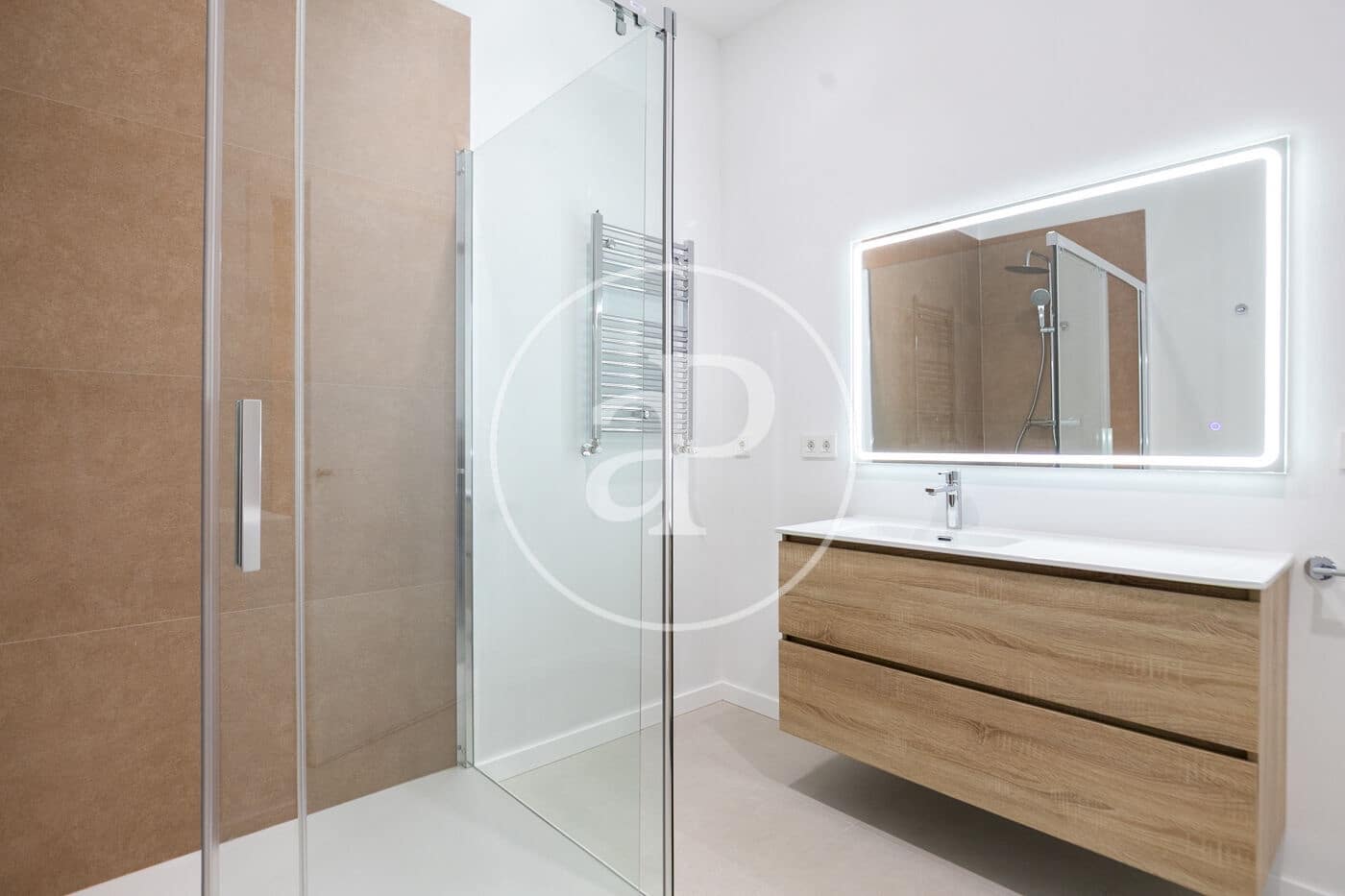 Apartamento de 6 habitaciones en Barcelona ciudad en alquiler - 4.500 € (Ref: 9591255)