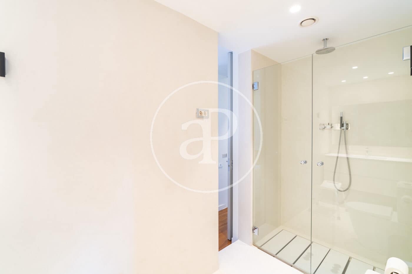Chalet de 5 habitaciones en Barcelona ciudad en venta - 3.000.000 € (Ref: 9599515)